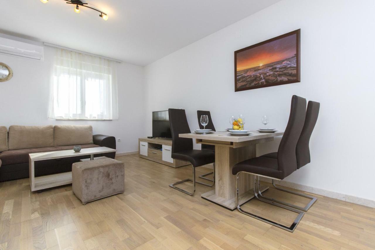 Apartmani Gabriella Vodice Exterior photo